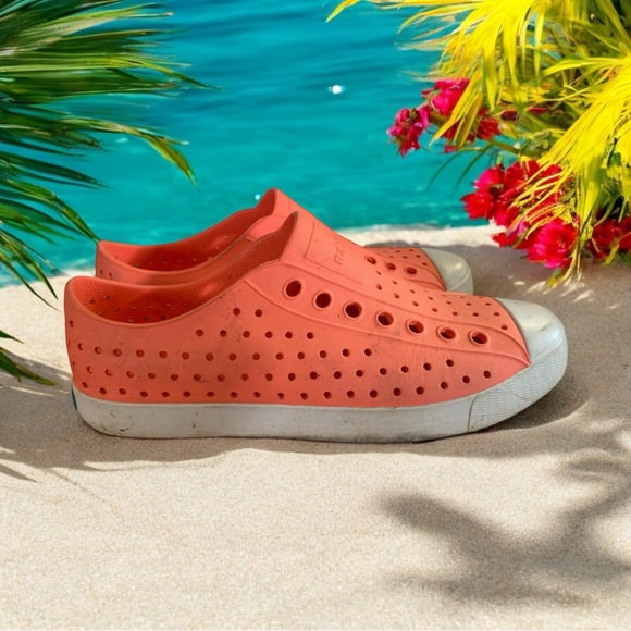 Unisex NATIVE Jefferson Orange Shell White Shoes Size Men 6 Women 8 - Picture 1 of 11